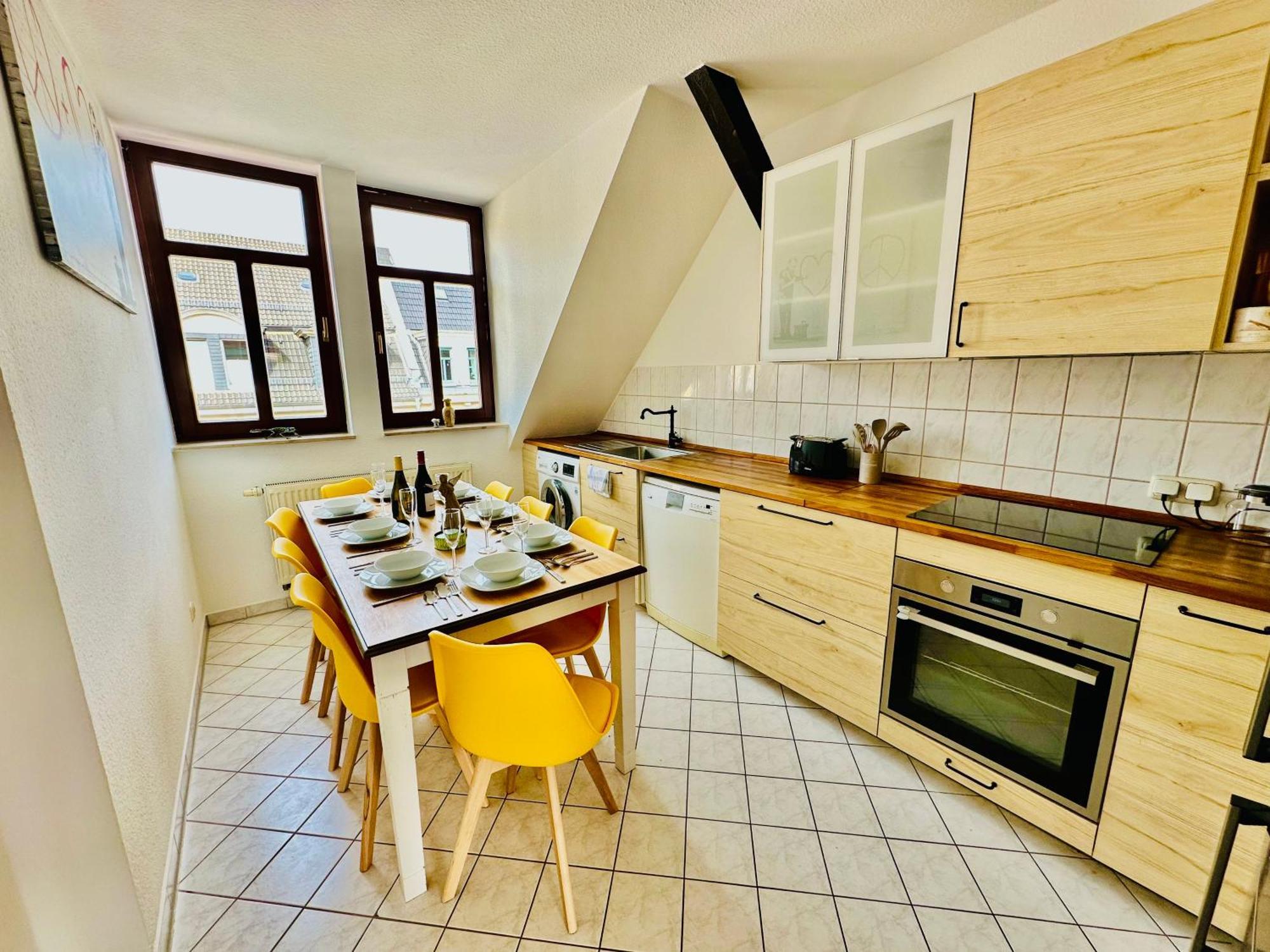 Massive Karli Loft - Over 130 Meters Floor Space - Home Theater Room - 4 Private Sleeping Areas - Best Location In Lipcse Kültér fotó