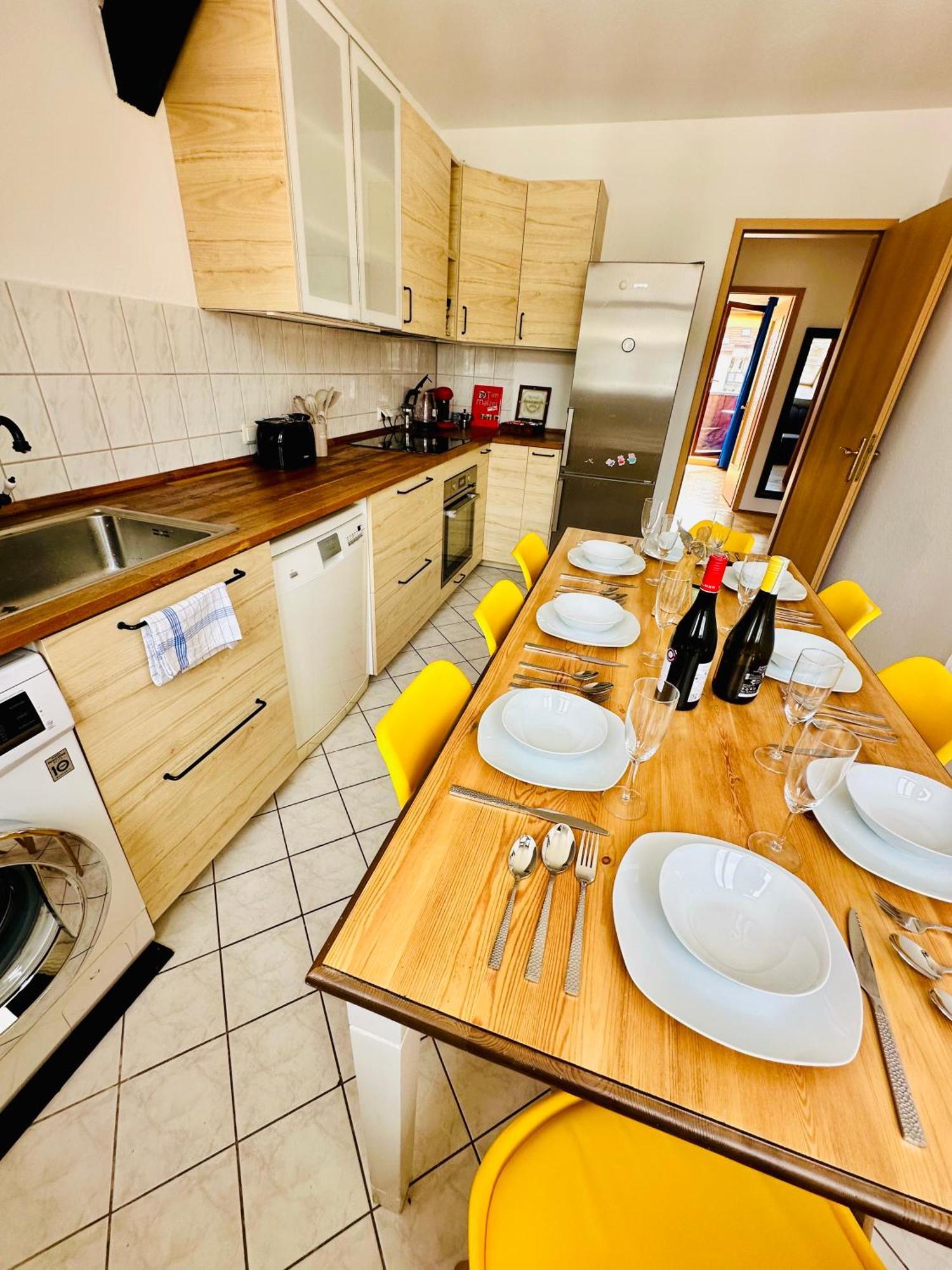 Massive Karli Loft - Over 130 Meters Floor Space - Home Theater Room - 4 Private Sleeping Areas - Best Location In Lipcse Kültér fotó