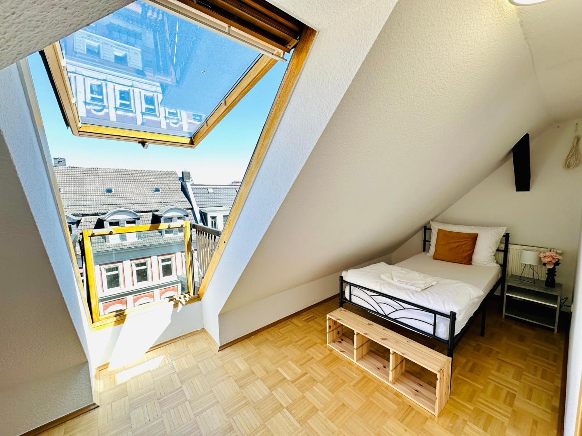 Massive Karli Loft - Over 130 Meters Floor Space - Home Theater Room - 4 Private Sleeping Areas - Best Location In Lipcse Kültér fotó